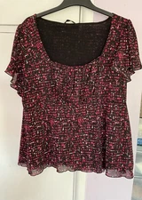 MARKS & SPENCER RED & BLACK LINED CHIFFON TOP SIZE 24