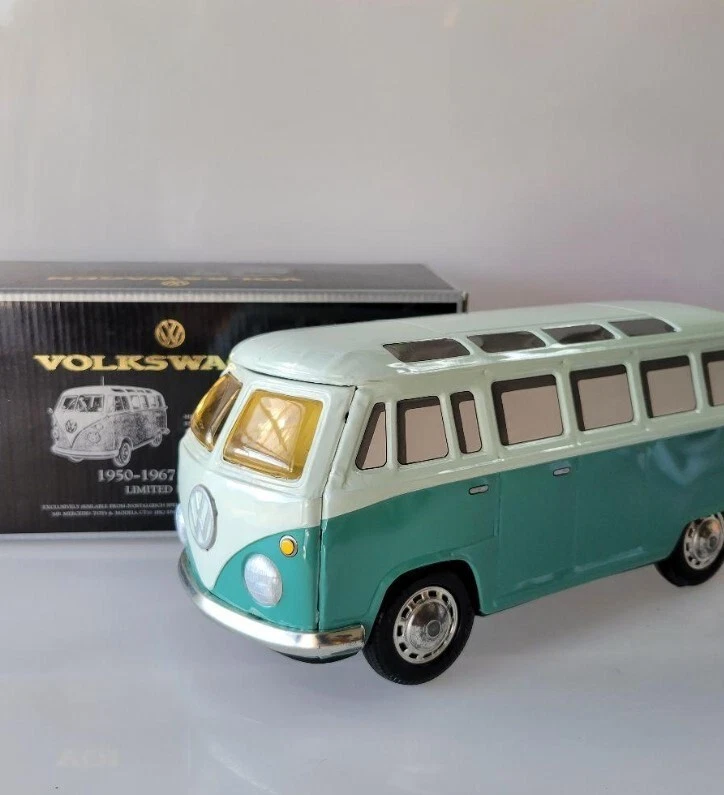 イチコーのブリキのフォルクスワーゲンバス・サンバ