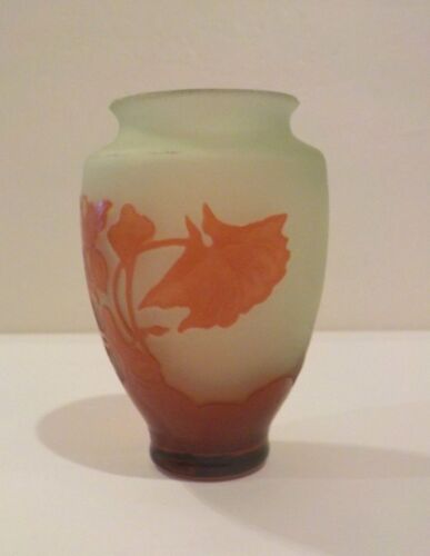 DEGUE French Cameo Art Glass Cabinet Vase, c. 1920's - Picture 3 of 12