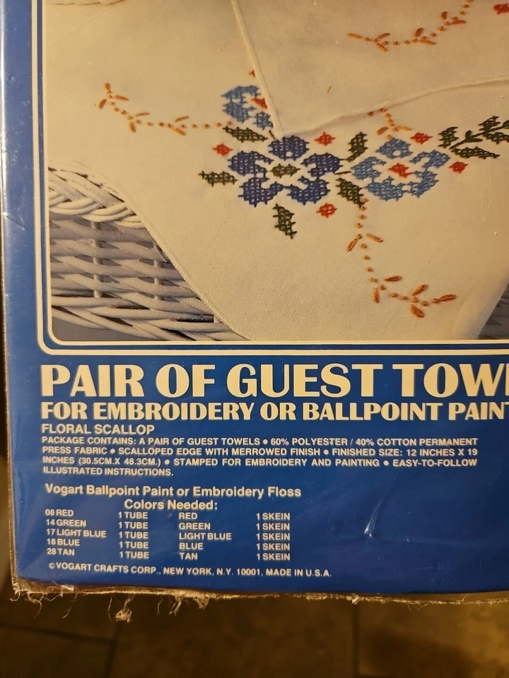 Nuevo par de toallas para invitados Vogart Crafts 8721D estampadas para bordar 12" x 19" Foto 2 de 4