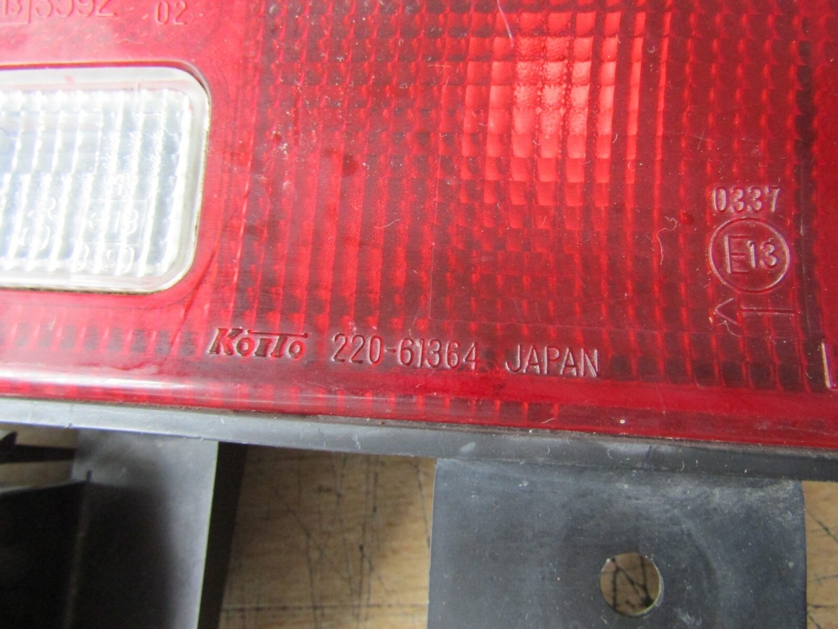 アクセサリー 8ma104 Mazda 121 II DB Model 1990 96 Tail Light Left side Koito 220