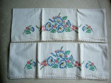 Vtg Hand Embroidered Floral Print Scalloped Edge 29" x 21" Size Pillowcase Set