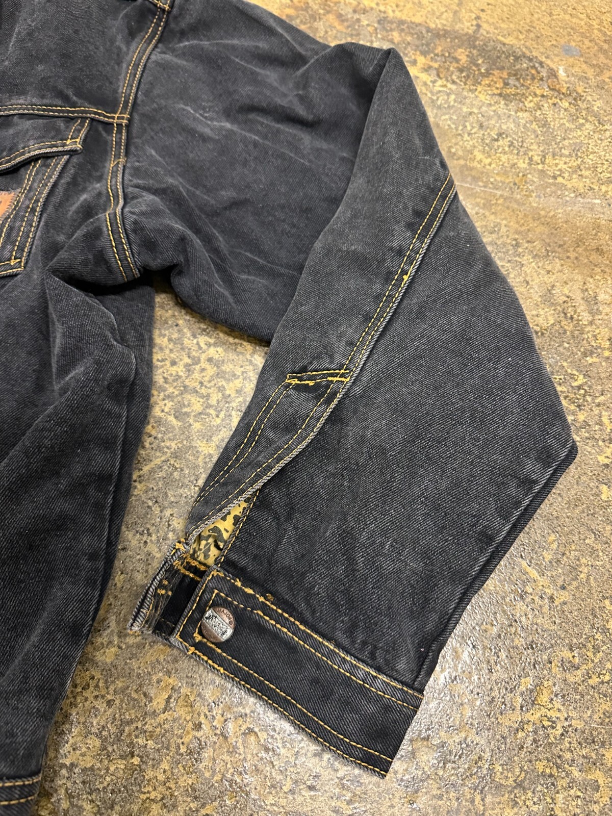 Rare Vintage Damage Trucker Jacket Mens Sz M Black Denim Button Up Pockets image 6