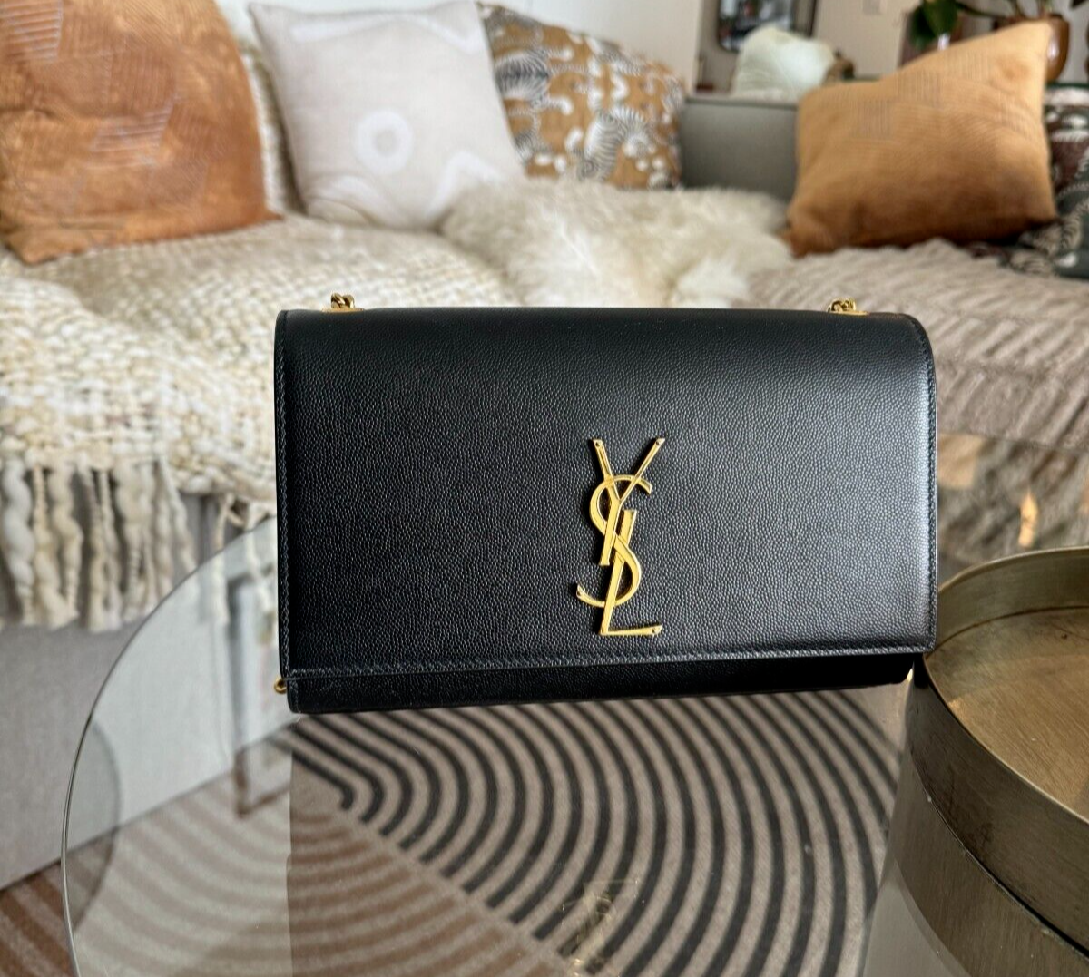 Borsa a tracolla YSL Saint Laurent Kate Medium Grain de Poudre Nero e Oro