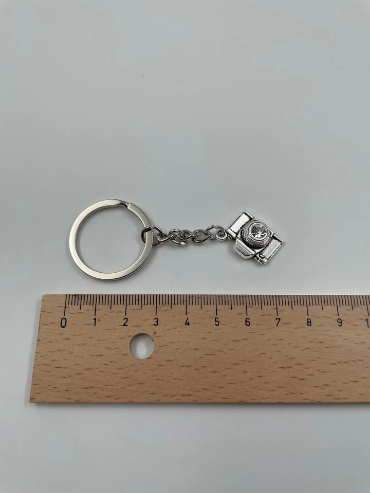 Fotocamera Cam Con Cristallo Lente Portachiavi Argento Metallo - Immagine 3 di 4