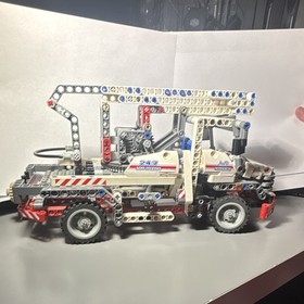 LEGO Technic 8071 Bucket Truck COMPLETE NO BOX