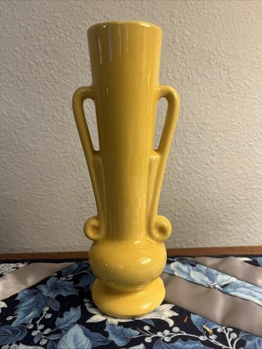 VINTAGE USA POTTERY BUD VASE #878 YELLOW USA Nice!