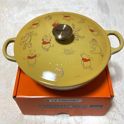 Le Creuset Winnie the Pooh Marmite 22cm Quince Yellow with outer box UNUSED