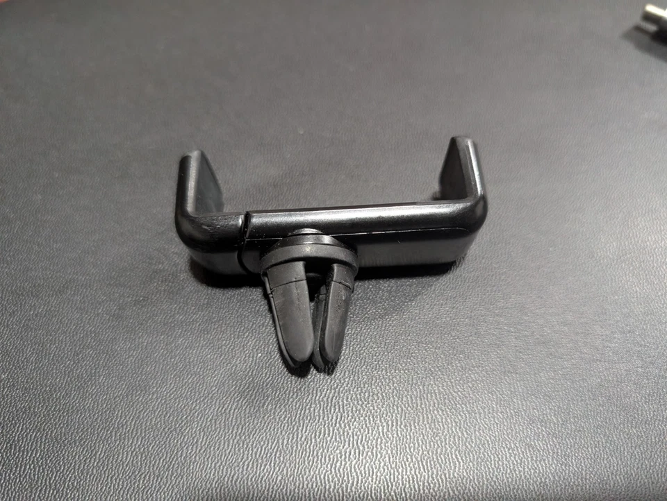 Kenu Airframe+, Air Vent Car Phone Holder Medium to Large Phones, Black  - Image 2 of 2