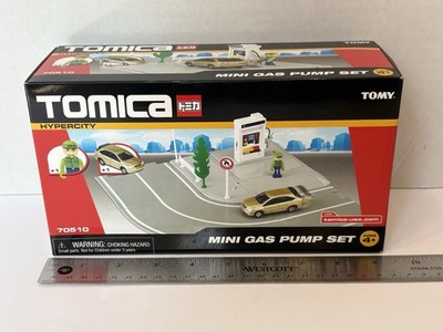 TOMY Tomica Hypercity Mini Gas Pump Set 70510 Toyota Harrier