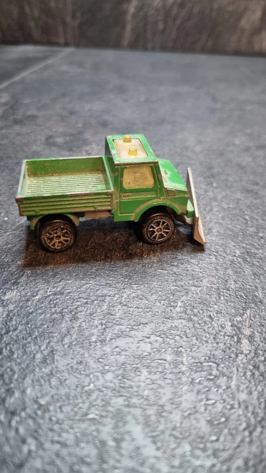 Unimog verde Majorette vintage con quitanieves escala 1/82 Foto 3 de 4