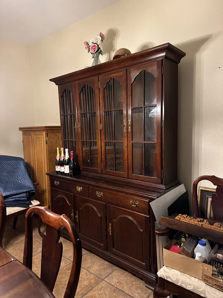 REDUZIDO! Conjunto de jantar vintage Cresent Queen Anne - 6 cadeiras, armário de porcelana iluminado - Imagem 3 de 4