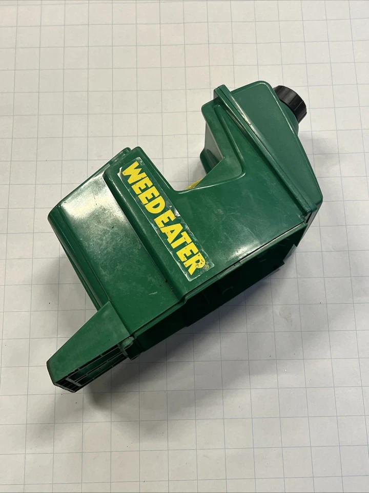 weed eater String trimmer model Xt 50 shroud and fuel tank Oem - Image 4 of 4