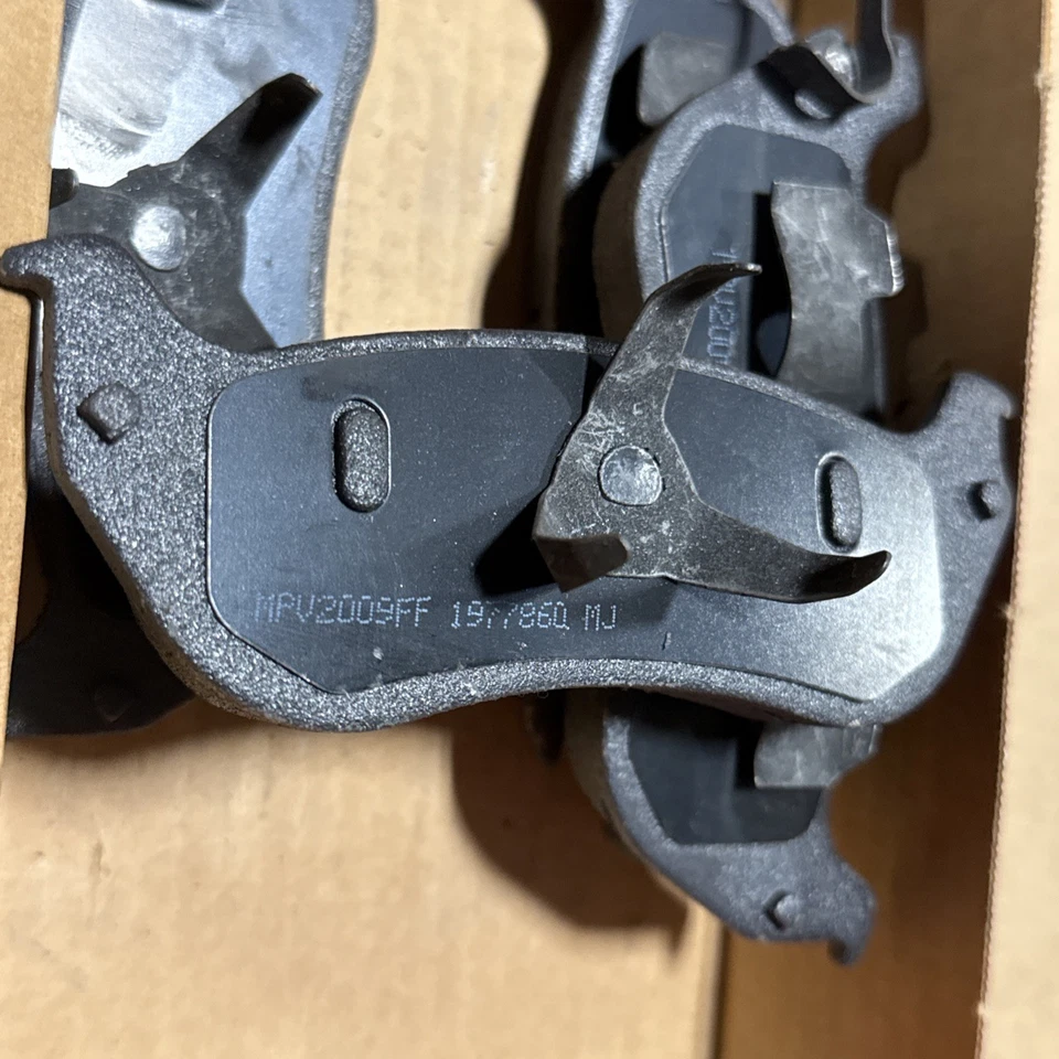 Pastillas de freno de disco traseras OEM Motorcraft BR-73-B Crown Victoria Town Car 1996-2002 Foto 4 de 4