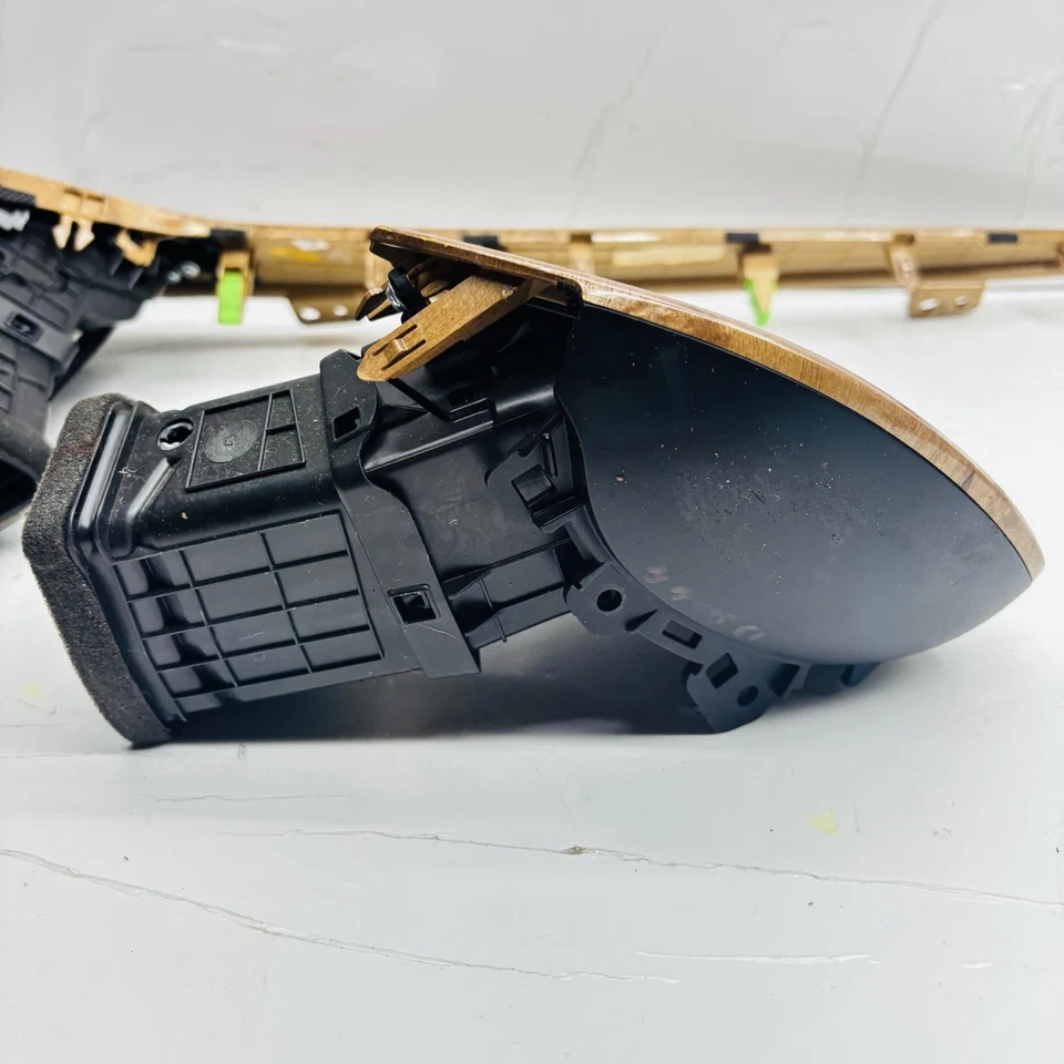 Hyundai Santa Fe 2013-2016 OEM tablero delantero lado izquierdo y derecho aire acondicionado calefacción ventilaciones Foto 3 de 4