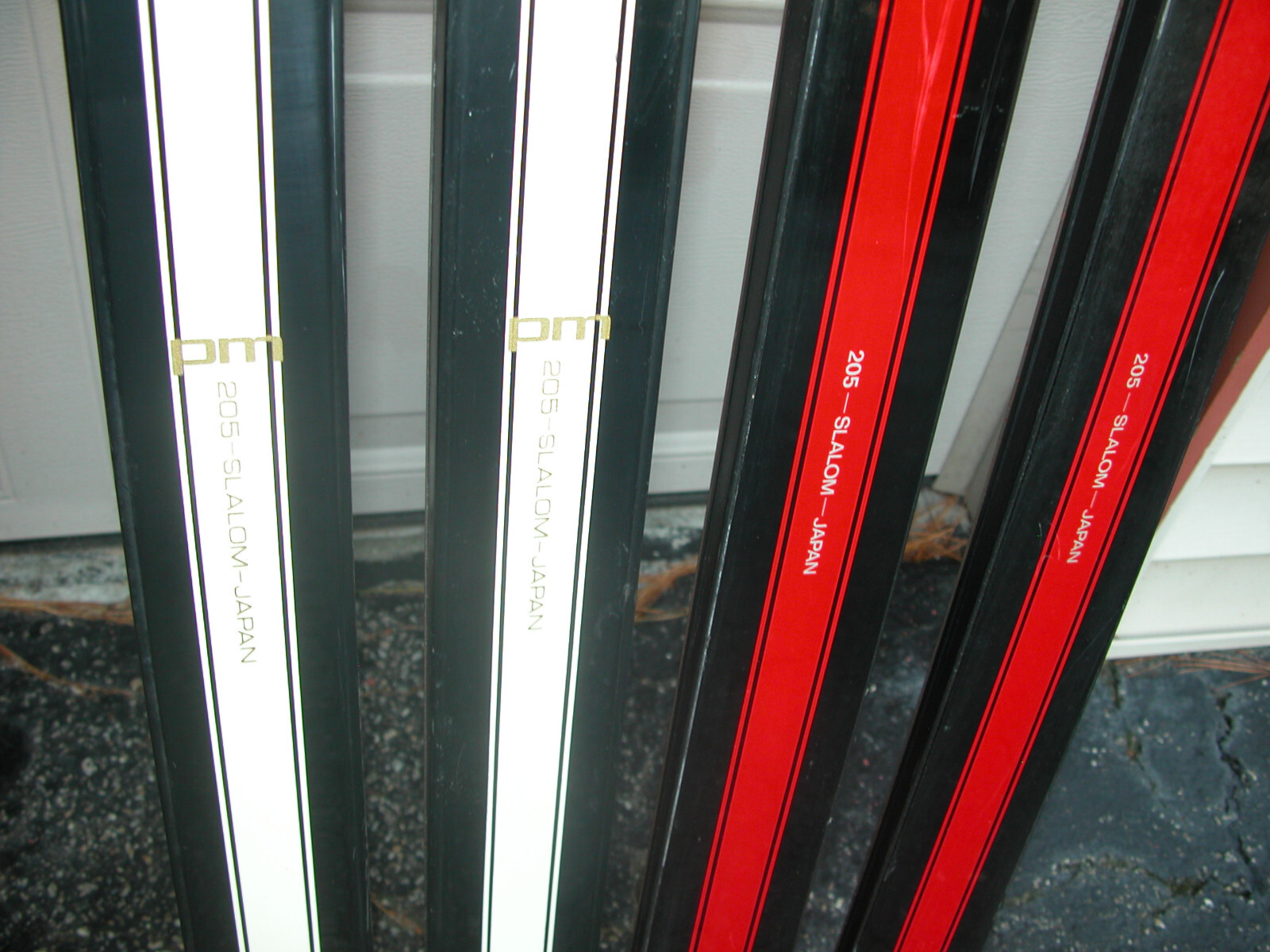 PAIR Vintage YAMAHA White PARAMOUNT Downhill Racing Skis 200 cm NEVER