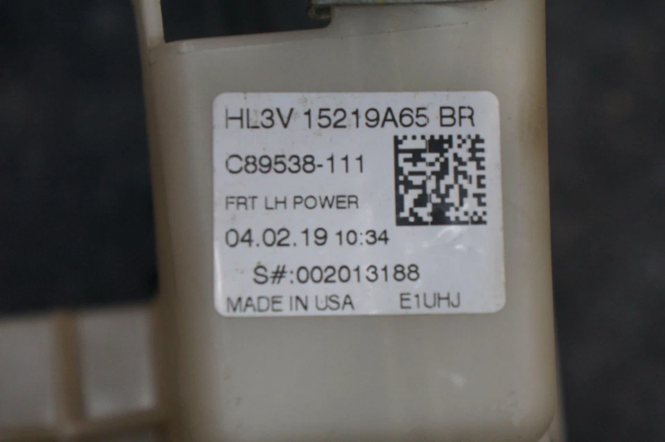 Manija de puerta delantera izquierda y cerradura de pestillo OEM JC3B2522401 Ford F350 Super Duty 17-22 Foto 2 de 4