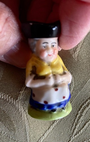 FIVE Vintage Miniature Porcelain Charles Dickens Toby Mugs - Picture 10 of 17