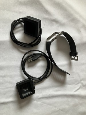 Fitbit Blaze 2x Ladegerät Ladekabel, 1x Armband Original mit Rahmen