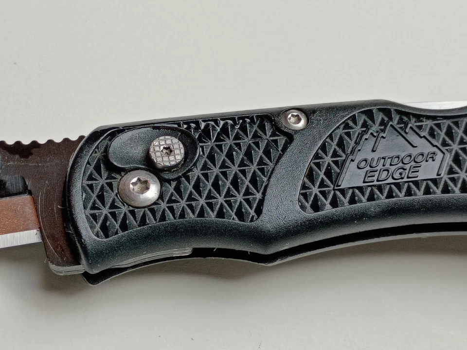 Navaja de bolsillo plegable de hoja reemplazable Outdoor Edge 3.0" Onyx EDC - Foto 3 de 4