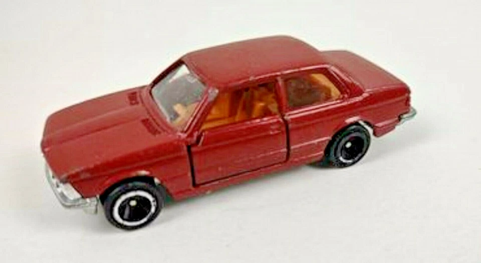 Tomica BMW 320i No F43 Diecast Maroon Color - Image 3 of 4