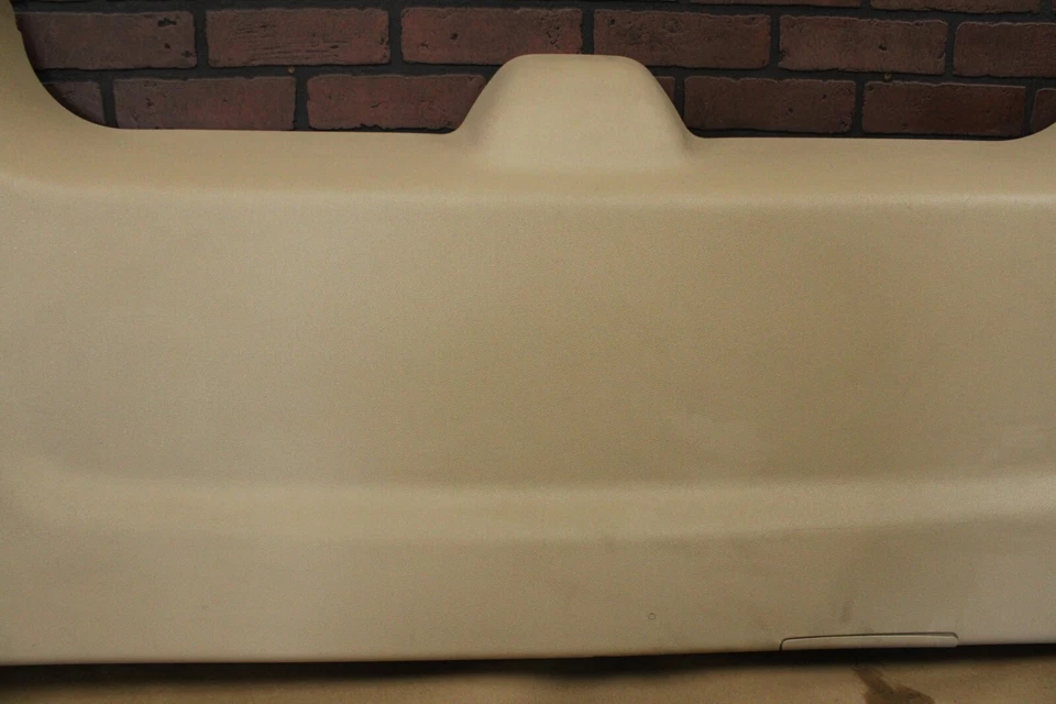 Cadillac Escalade 2007-2014 elevador trasero puerta trasera escotilla inferior panel de ajuste beige Foto 4 de 4