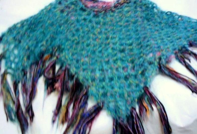 Poncho, Pullunder, Schultertuch,Stola, Woll-Top,gehäkelt,gestrickt,,Handarbeit - Bild 3 von 4