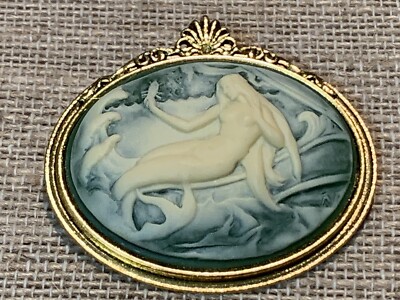 NEW ITEM* SALE-PRICED*LARGE SULTRY MERMAID CAMEO BROOCH-green/g.deco
