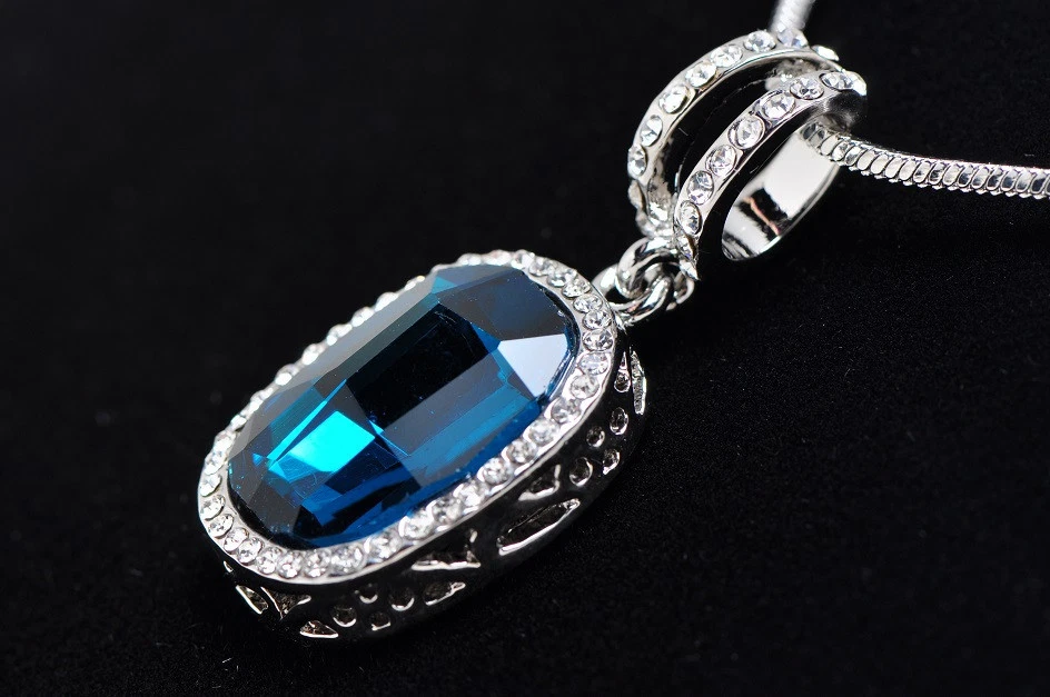 17.90 CT Ovale Taglio Stile Forma Topazio Blu Cz 18K Placcato Oro Bianco Pendant - Immagine 3 di 3