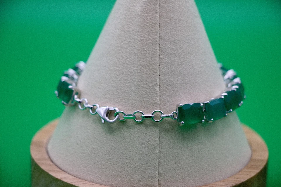 Green Onyx 31.90 ctw Tennis Bracelet in Rhodium Over Sterling Silver (7.25 In) - Image 4 of 4