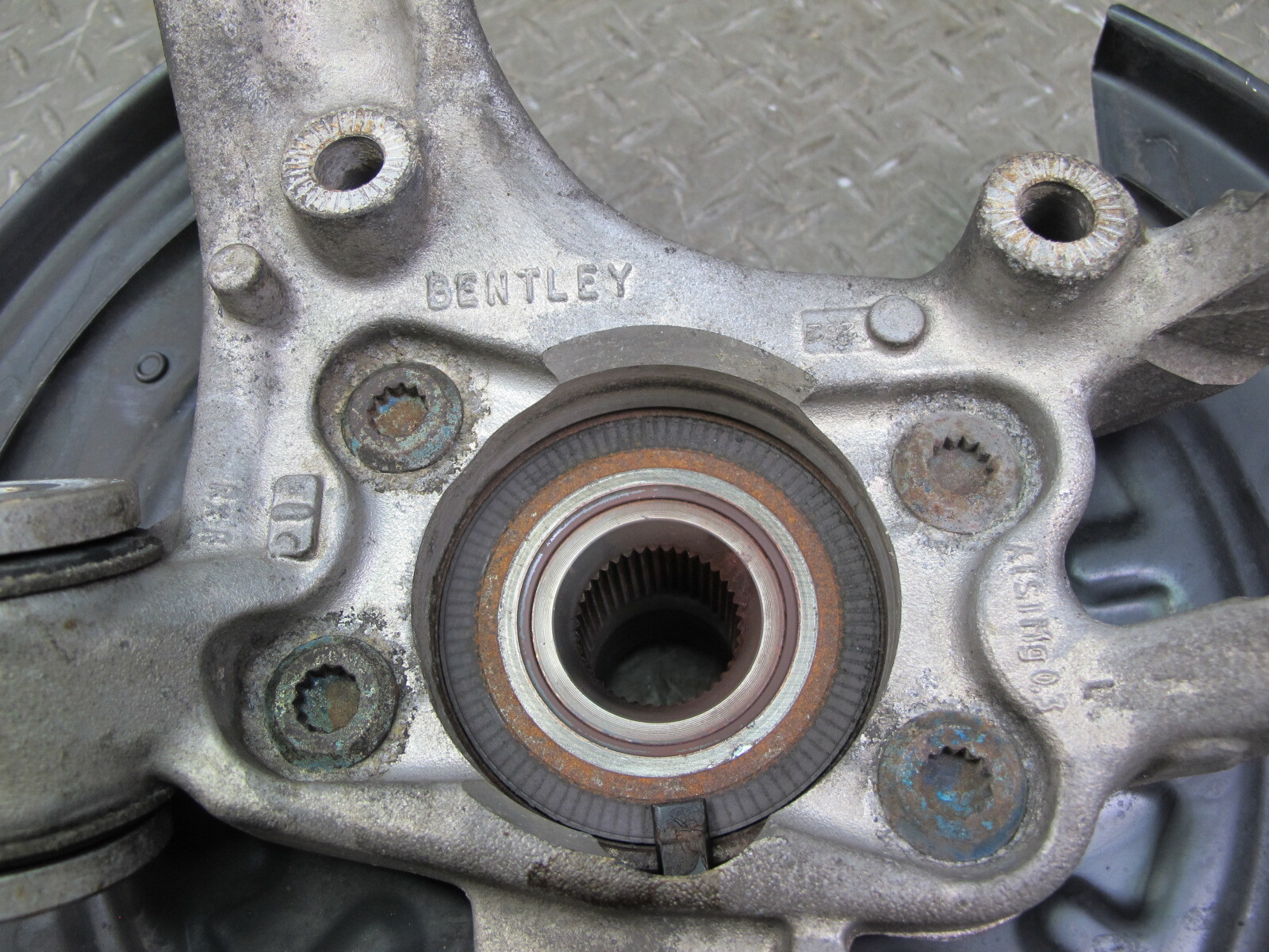 03-10 BENTLEY CONTINENTAL REAR LEFT SPINDLE KNUCKLE WHEEL HUB BEARING 37k MILES