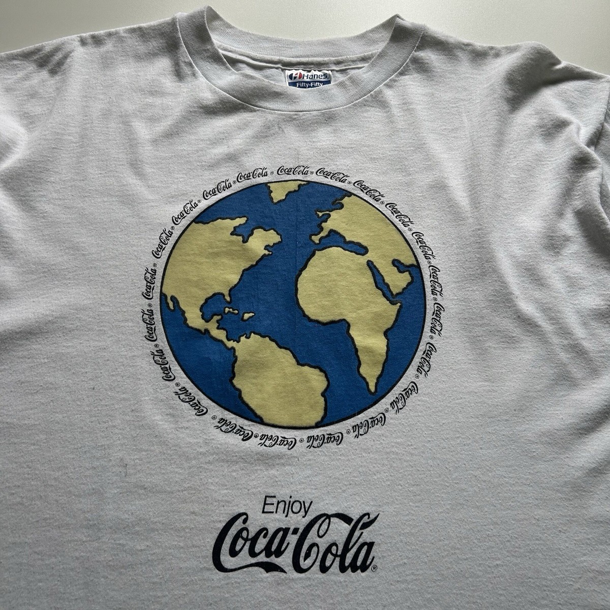 トップス 1992 Coca Cola Earth Bottle vtg t-shirt 1992 Coca Cola Earth Bottle vtg t-shirt