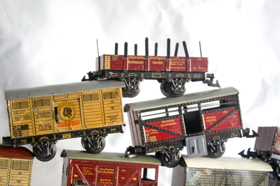 1920's LOT of 8 Bing 0-gauge tin lithographed Freight Stock - Image 4 of 4