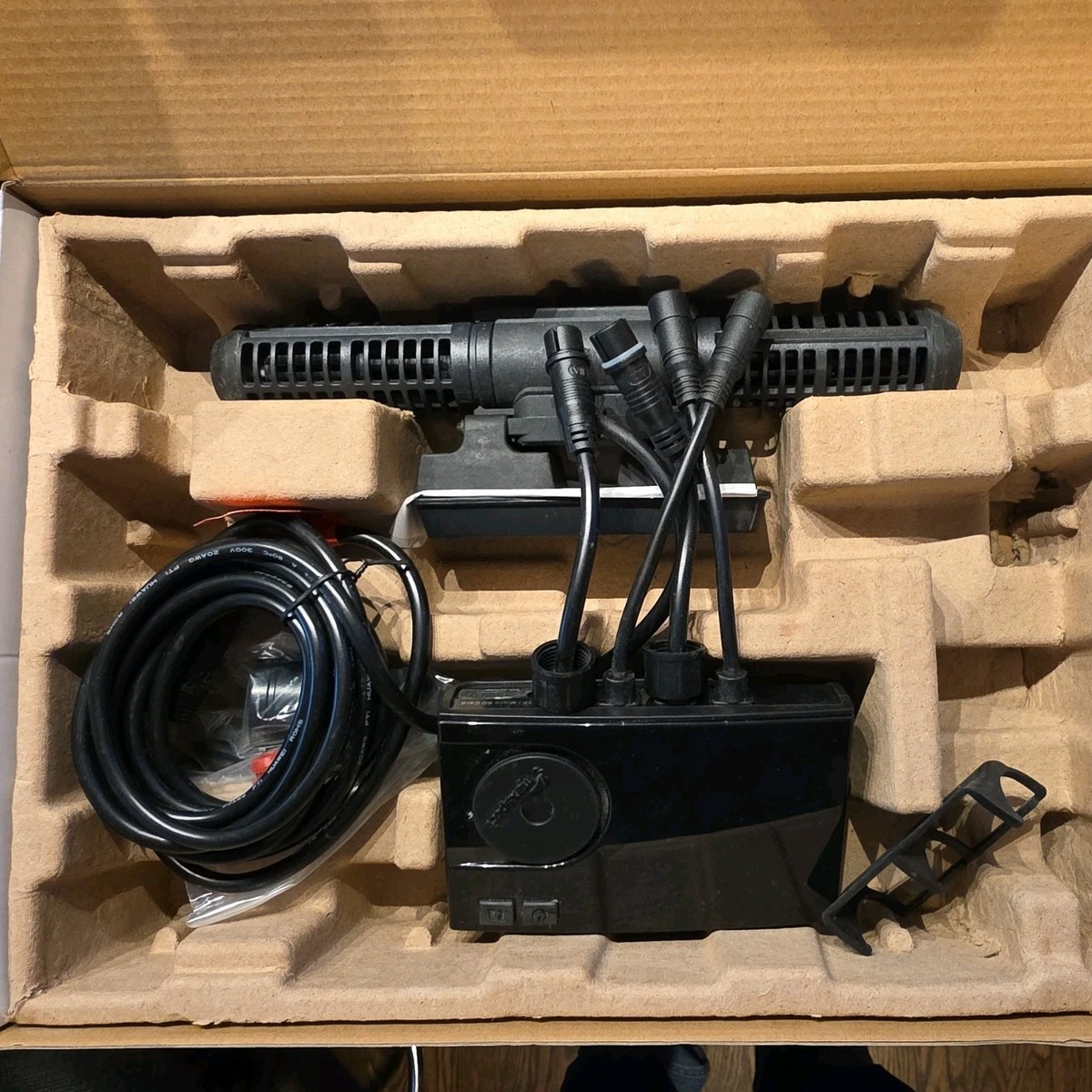 Maxspect Gyre 300 Series XF330 Gyre Flow Pump Sine Wave Technology