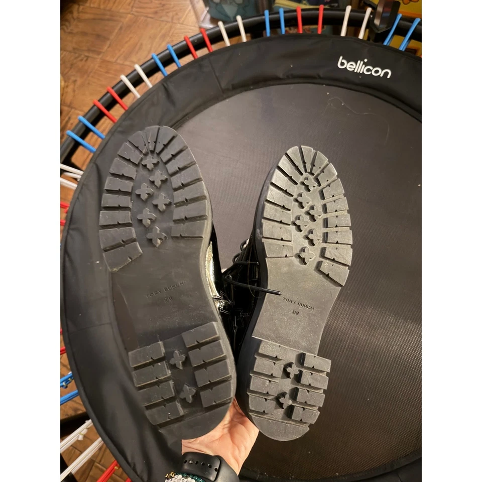 Botas Tory Burch pretas forradas de pele de couro envernizado, femininas tamanho 10 excelente estado usado - Imagem 4 de 4