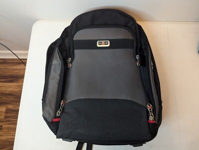 SWISSGEAR Hybrid Travel Laptop Backpack - Clothing and Laptop Compartments