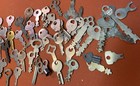 Lot of 60 Coin-op Keys Many small ones and other vintage trade and machine types — photo 3