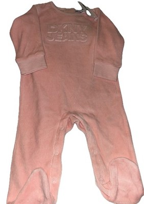 DKNY 6-9 Monate rosa Velours weicher Schlafanzug 6-9 Monate 