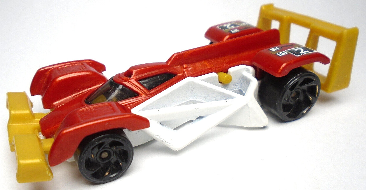 2017 HOT WHEELS FLASH DRIVE #2 RED 1:64 DIECAST 2 7/8" RACE CAR W/ GOLD & WHITE