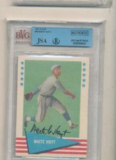 Waite Hoyt #44 1961 fleer signed BVG card