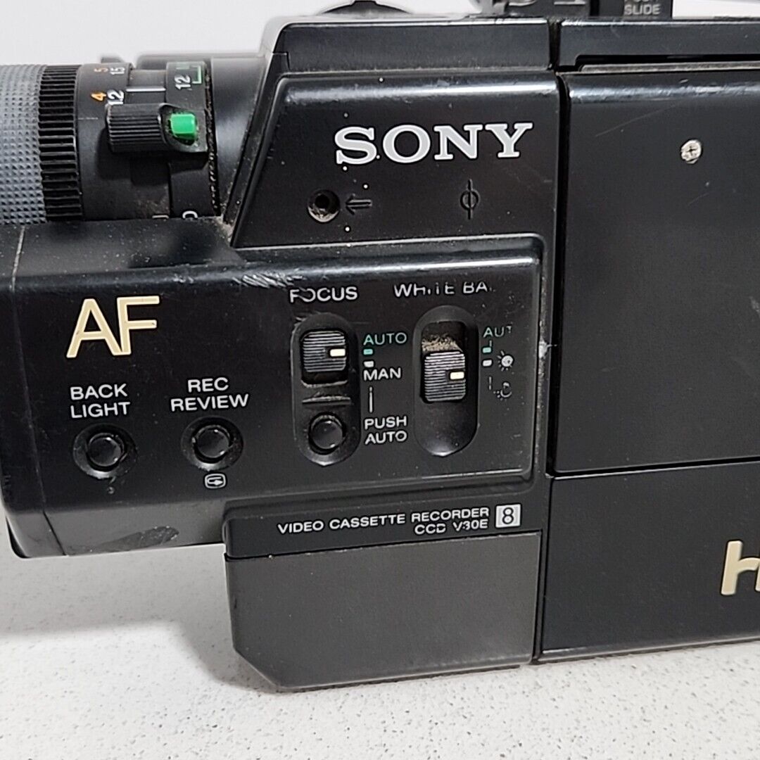 SONY CCD-V30E HANDYCAM VIDEO CAMERA RECORDER DC 6V No.204262 SONY CCD-V30E HANDYCAM VIDEO CAMERA RECORDER DC 6V No.204262