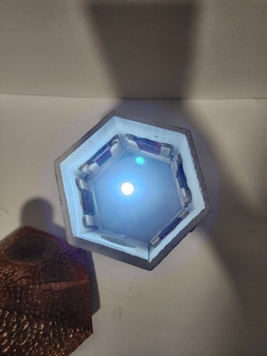 Casetta decorativa unica FATTA A MANO con luce e tetto in rame e finestre - Foto 8 di 10