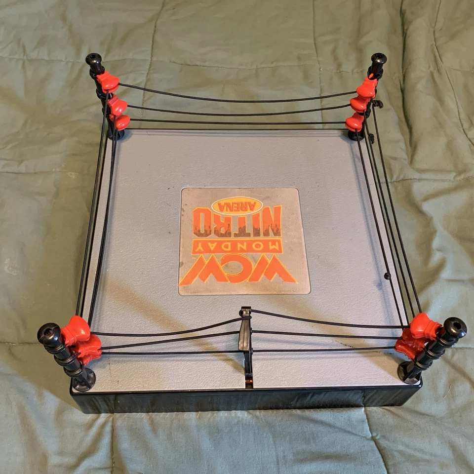 Anillo vintage WCW Monday NItro Arena finales de los 90  Foto 3 de 4