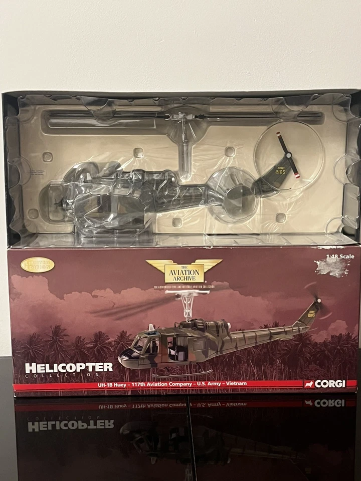Corgi Aviation US50410 1:48 Bell UH-1B Huey 117th Aviation Co US Army Vietnam - Image 4 of 4