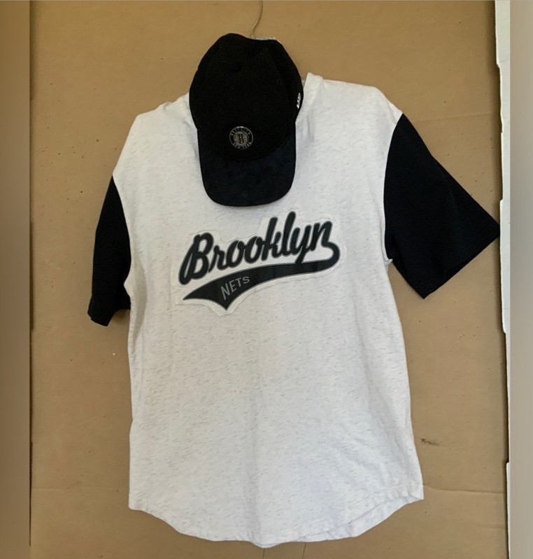 BROOKLYN NETS, NBA SHIRT & BASEBALL CAP.