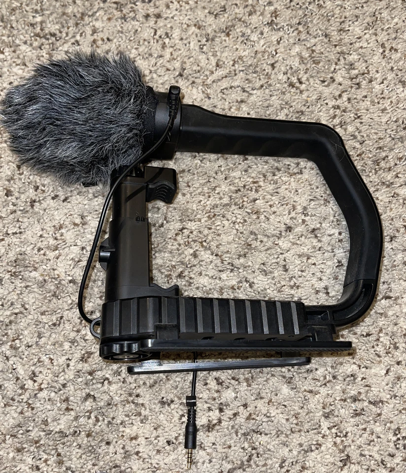 Mango de agarre de video universal Sevenoak MicRig con micrófono estéreo integrado Foto 3 de 4