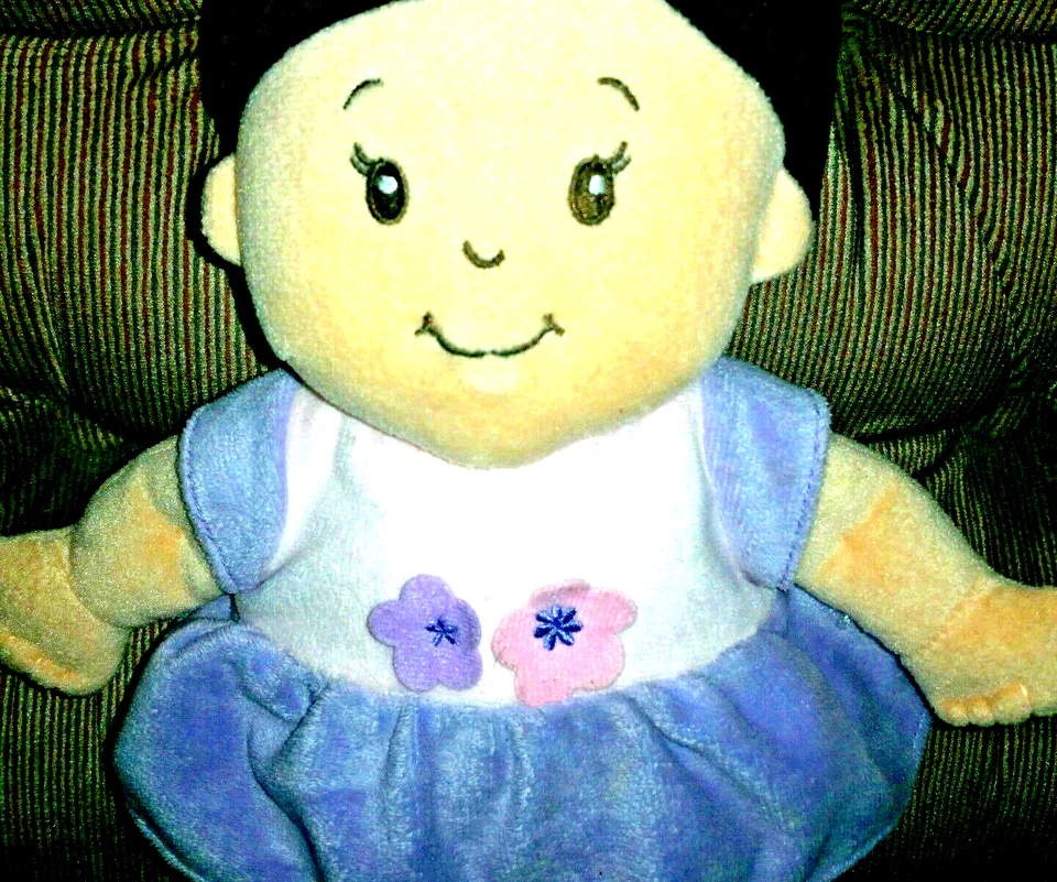 Muñeca bebé Manhattan Toy STELLA 14 pulgadas bronceado suave felpa pelo negro vestido púrpura 2008 Foto 2 de 4