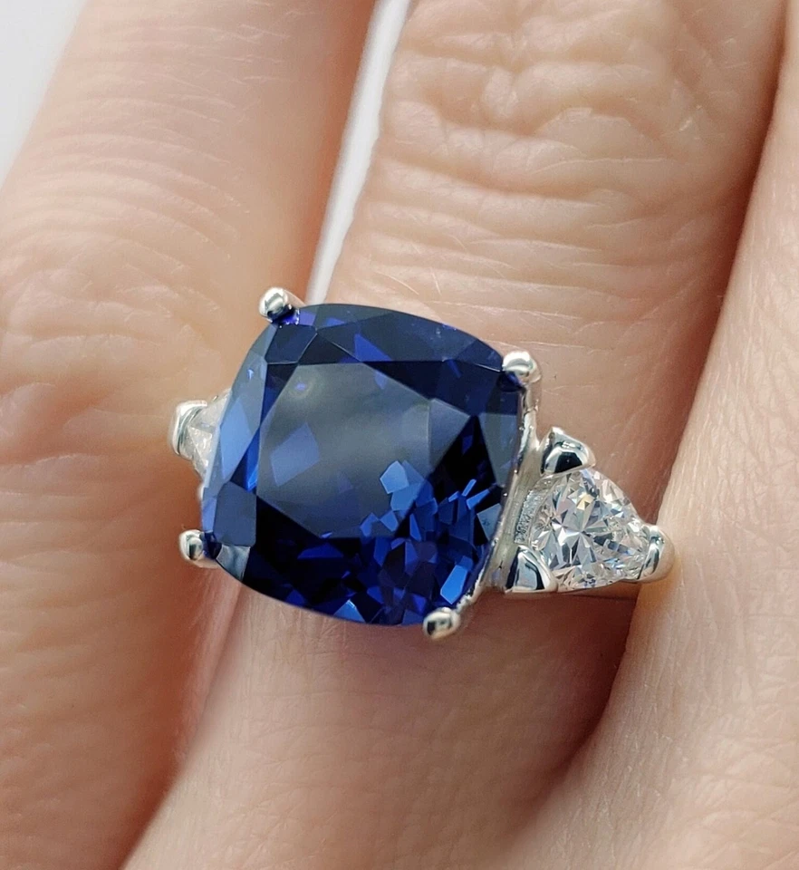 Anillo de diamantes de zafiro azul natural talla cojín de 7,50 quilates de oro blanco de 14 quilates talla 7 Foto 3 de 4