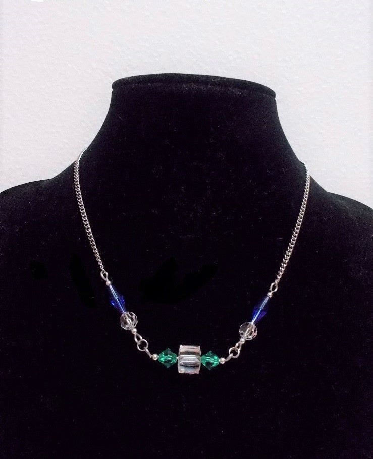 Collier Court En Cristal Bleu Et Vert Ou Rouge Et Noir - Longueur 41-45 Cm