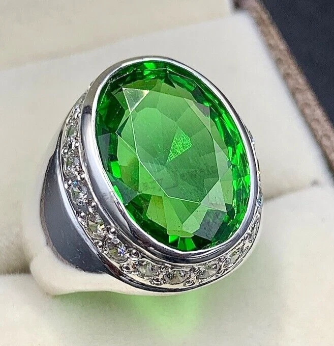 Anillo de piedras preciosas esmeralda verde para hombre con anillo de corte ovalado enchapado en plata 925 Foto 2 de 4